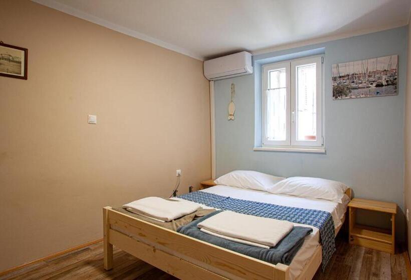 Pokój Standard Wspólna Łazienka, Hostel Adriatic Piran