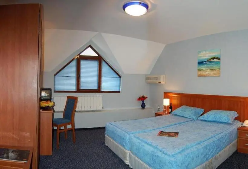 2 Szobás Suite, Kibella