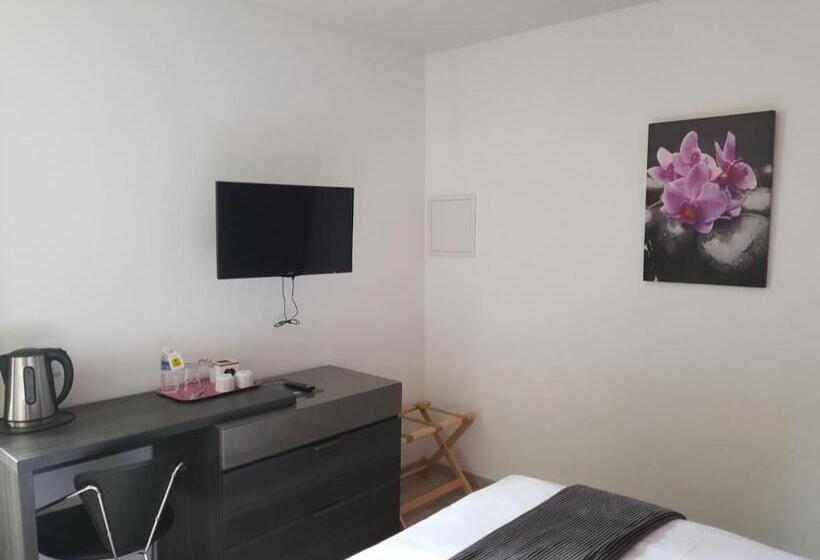 スタンダードルーム, Restaurant Pavillon Bleu