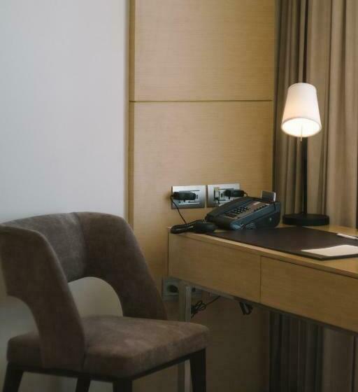 اتاق لوکس, Seda Vertis North