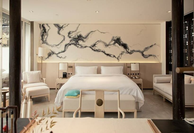 Номер Стандарт, The Emperor Suzhou