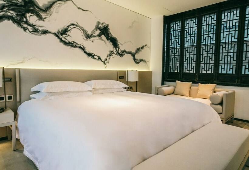 Номер Стандарт, The Emperor Suzhou