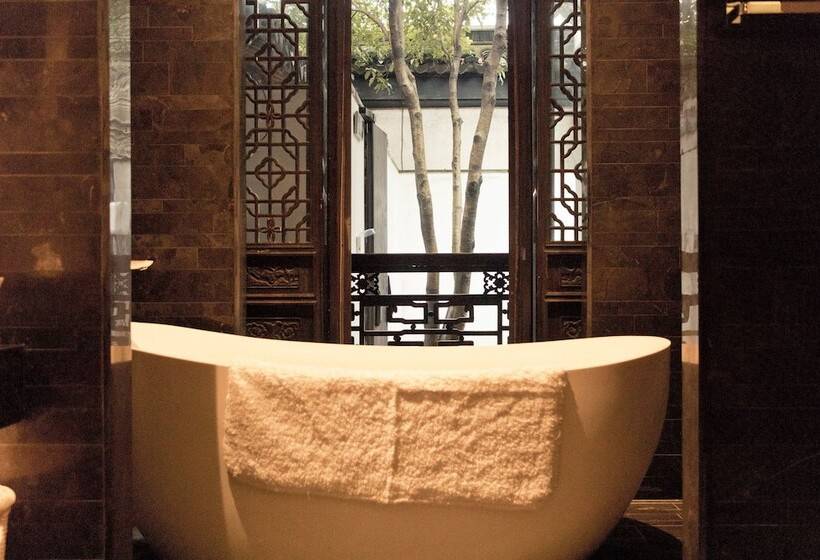 Номер Стандарт, The Emperor Suzhou