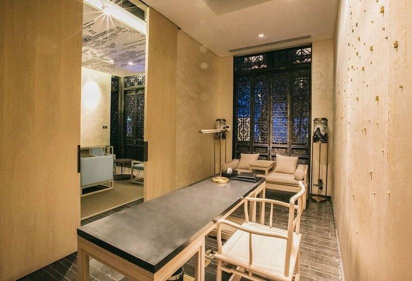 Номер Стандарт, The Emperor Suzhou