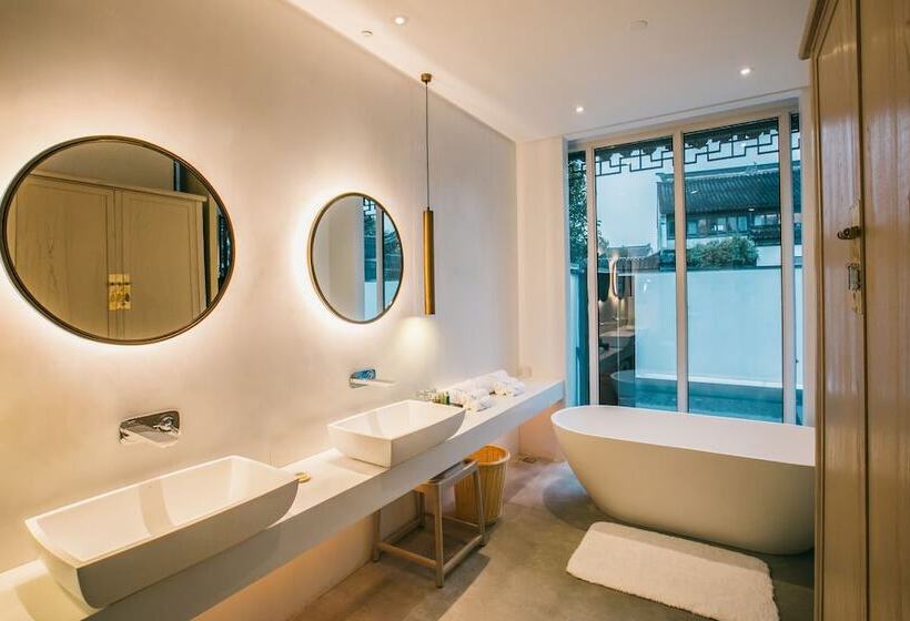 Номер Стандарт, The Emperor Suzhou