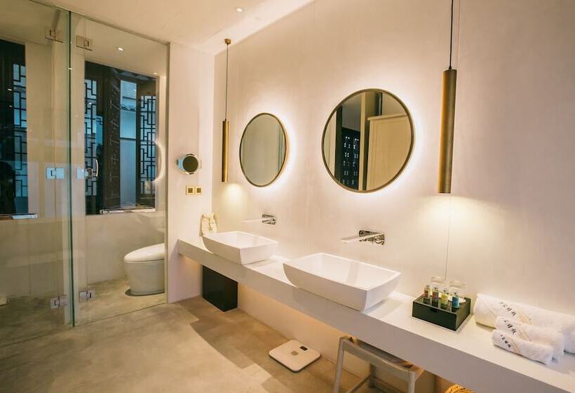 Номер Стандарт, The Emperor Suzhou