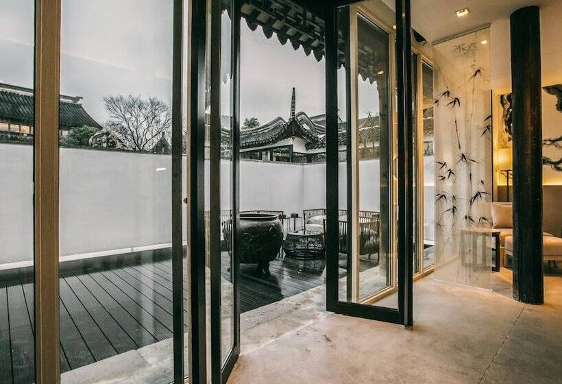 Номер Стандарт, The Emperor Suzhou