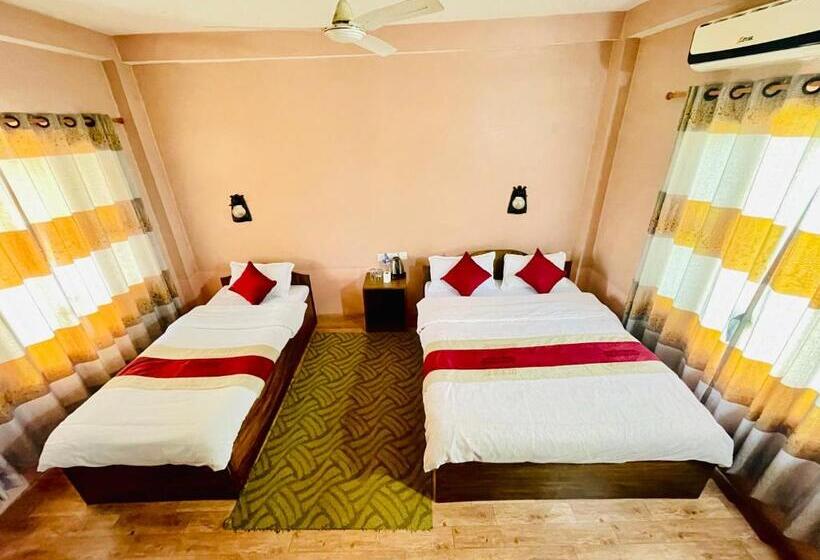 اتاق لوکس با بالکن, Tree Tops