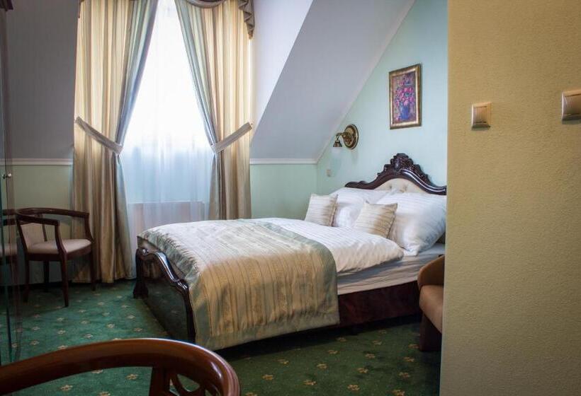 수피리어 룸, Viliam Frano