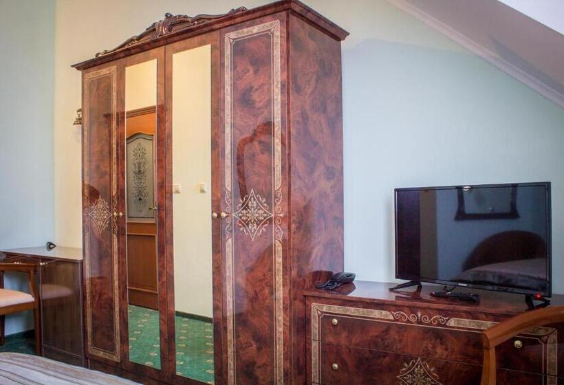 수피리어 룸, Viliam Frano