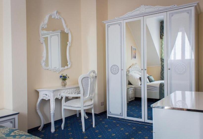 디럭스 룸, Viliam Frano