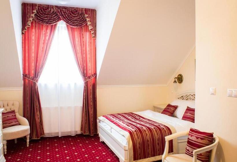 디럭스 룸, Viliam Frano