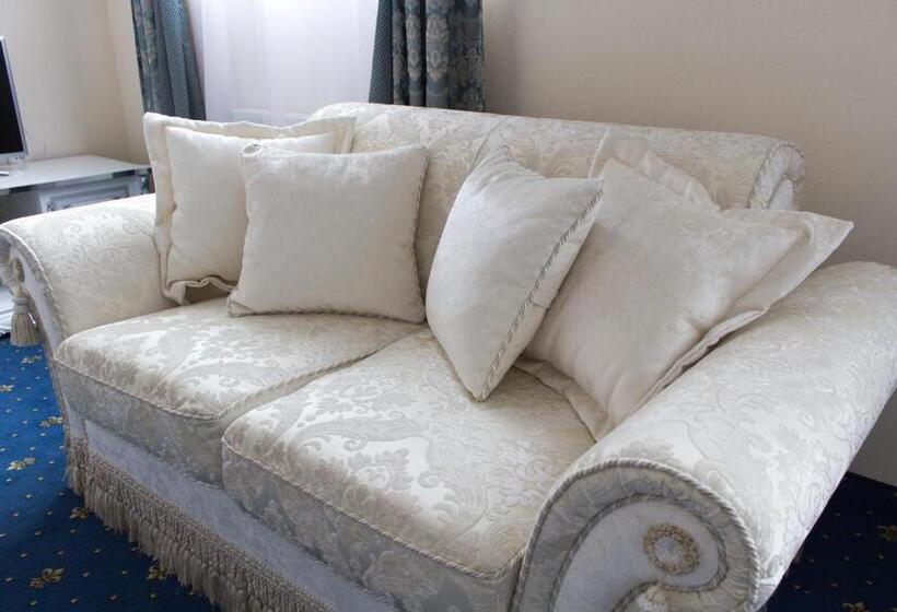 디럭스 룸, Viliam Frano