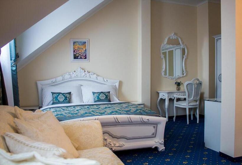 패밀리 스위트, Viliam Frano