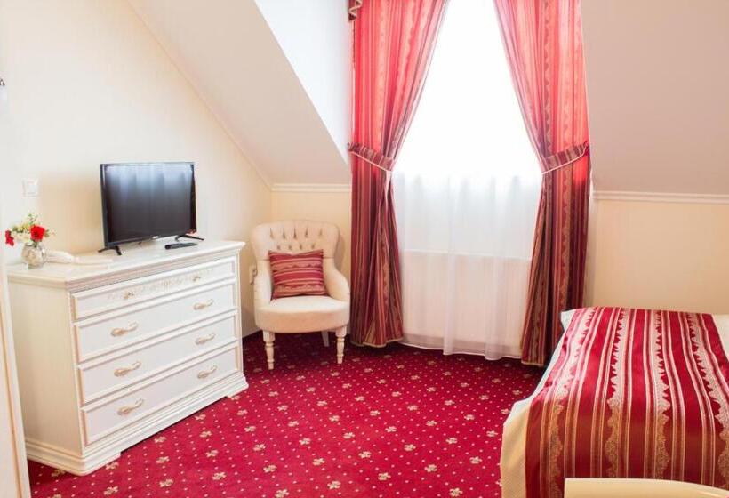 디럭스 룸, Viliam Frano