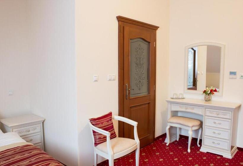 디럭스 룸, Viliam Frano