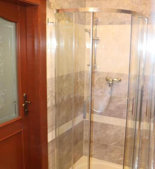 침실 1개 발코니 아파트, Viliam Frano