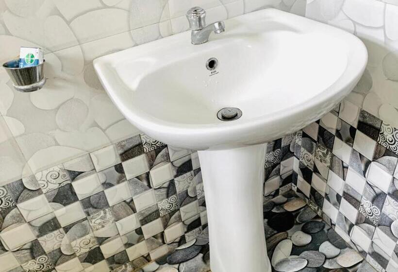 اتاق لوکس با بالکن, Rich Resort & Restaurant