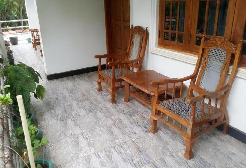 اتاق لوکس با بالکن, Rich Resort & Restaurant