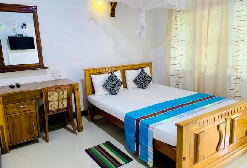 اتاق لوکس با بالکن, Rich Resort & Restaurant