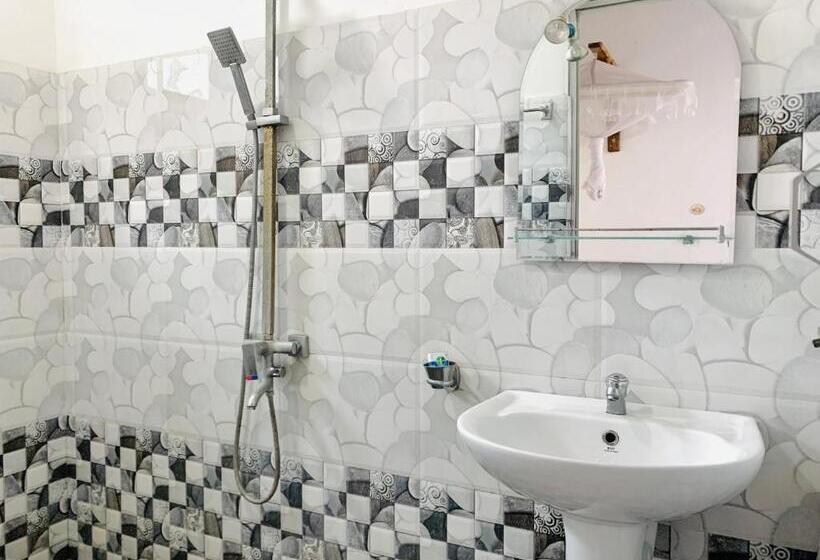 اتاق لوکس با بالکن, Rich Resort & Restaurant