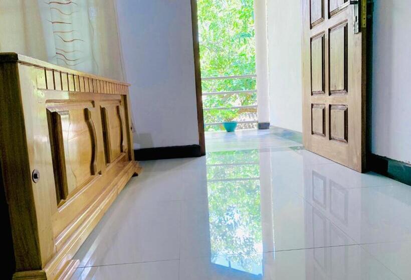 اتاق لوکس با بالکن, Rich Resort & Restaurant