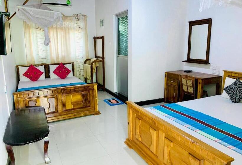 اتاق لوکس با بالکن, Rich Resort & Restaurant