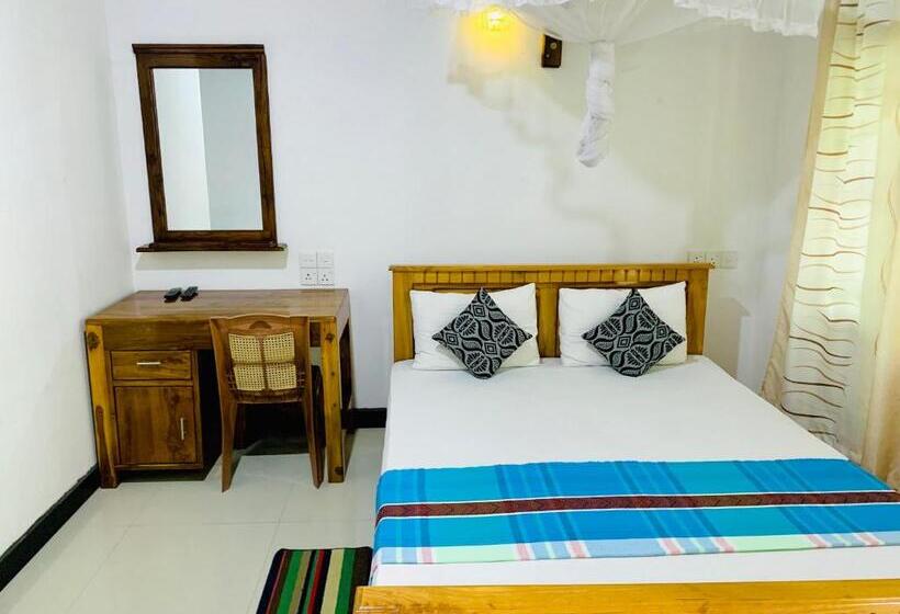 اتاق لوکس با بالکن, Rich Resort & Restaurant