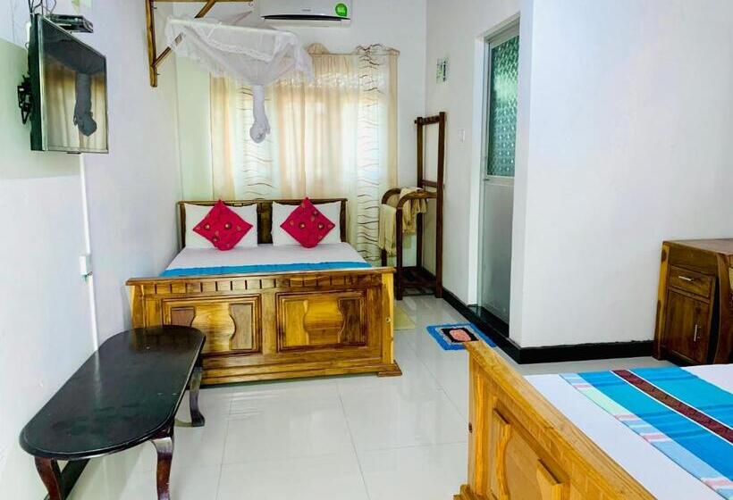 اتاق لوکس با بالکن, Rich Resort & Restaurant