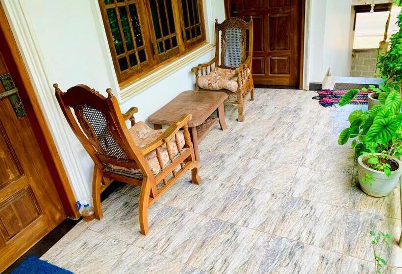 اتاق لوکس با بالکن, Rich Resort & Restaurant