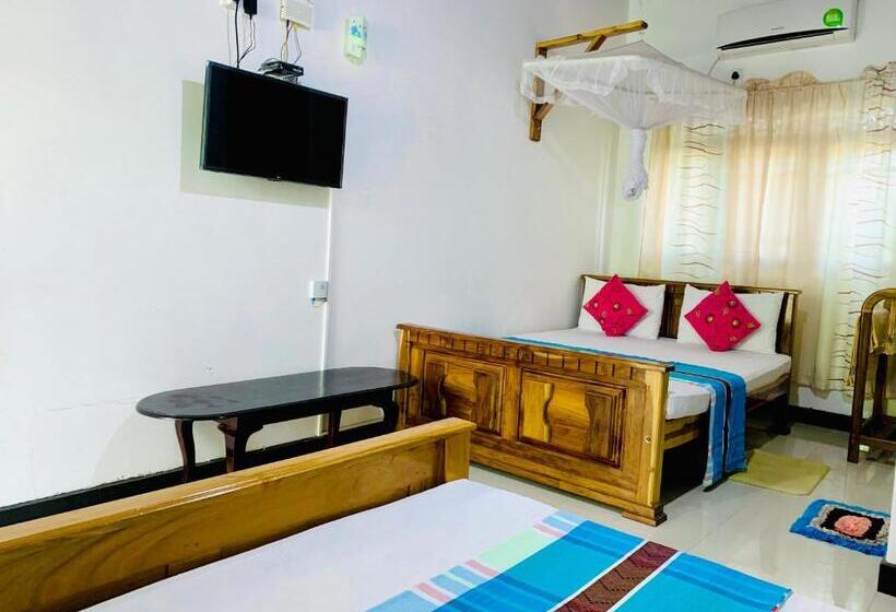 اتاق لوکس با بالکن, Rich Resort & Restaurant