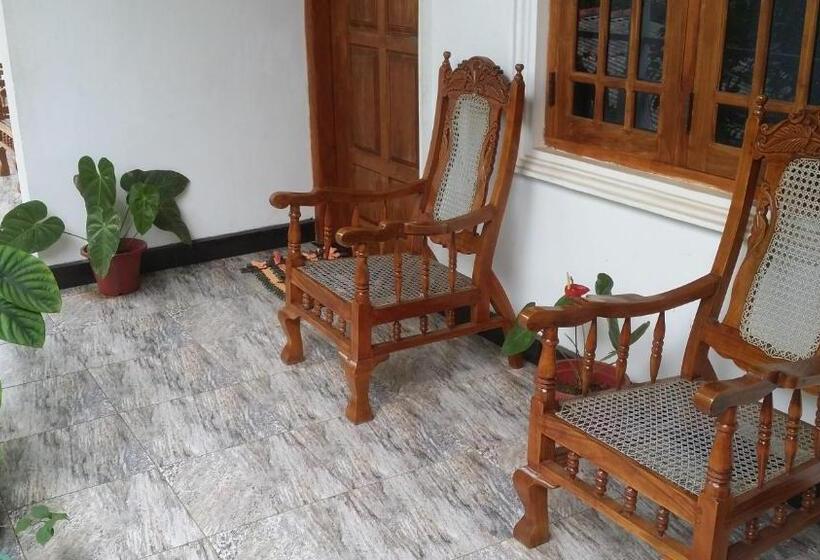 اتاق لوکس با بالکن, Rich Resort & Restaurant