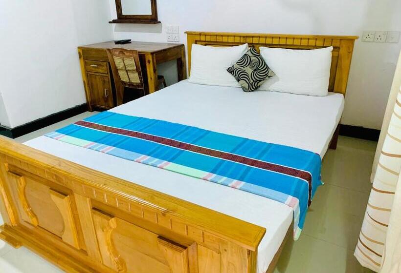 اتاق لوکس با بالکن, Rich Resort & Restaurant