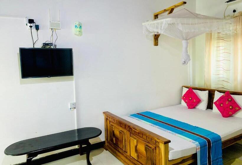 اتاق لوکس با بالکن, Rich Resort & Restaurant