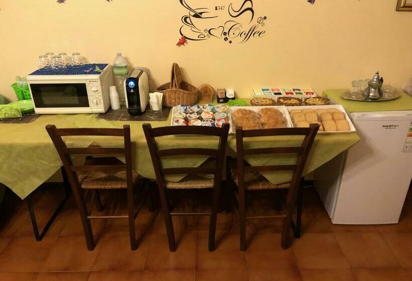 غرفة قياسية رباعية مزودة بشُرفة, B&b Le Mille E Una Notte