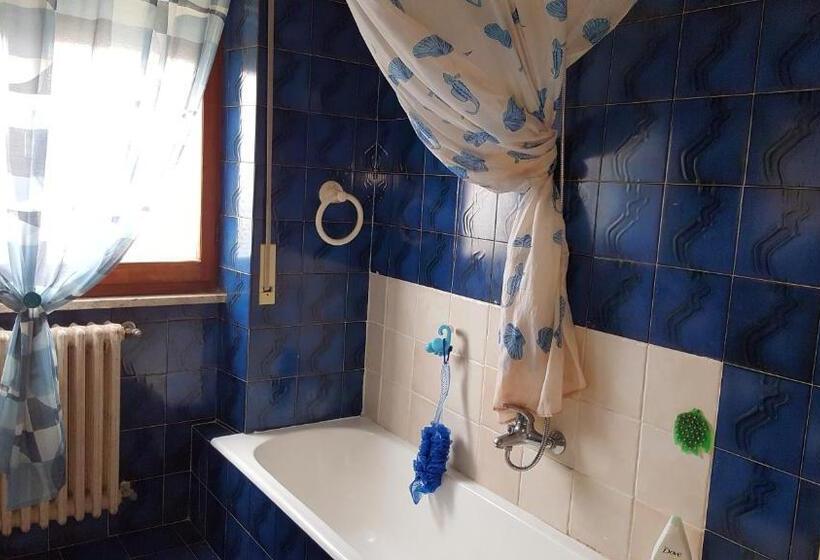 غرفة قياسية رباعية مزودة بشُرفة, B&b Le Mille E Una Notte