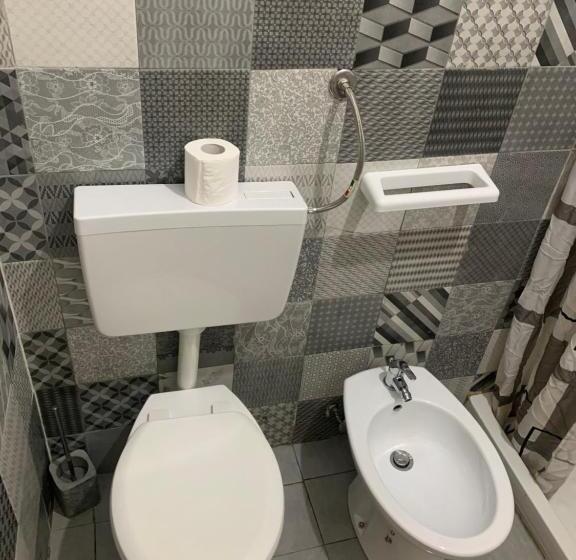 غرفة قياسية رباعية حمام مشترك, B&b Le Mille E Una Notte