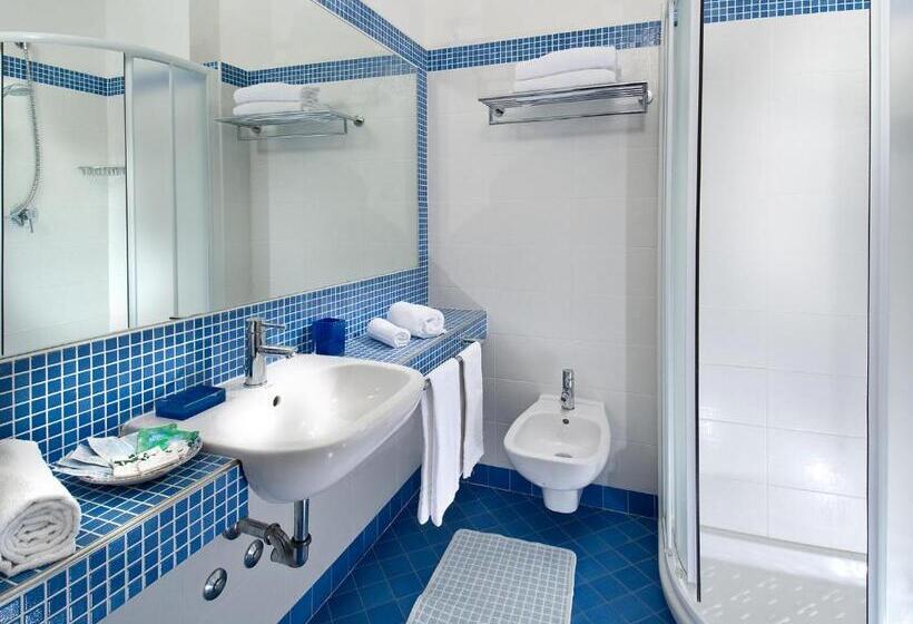 חדר סטנדרט לשלושה, Brig