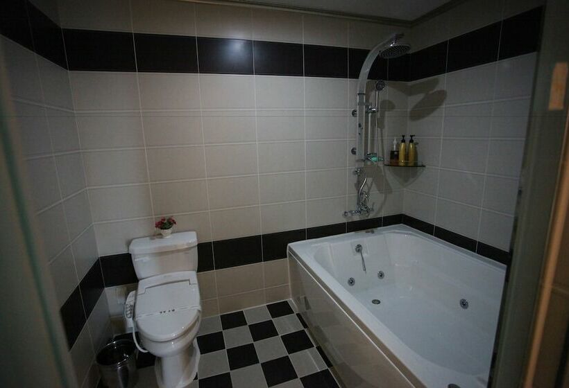 标准间, Chuncheon Myeongdong