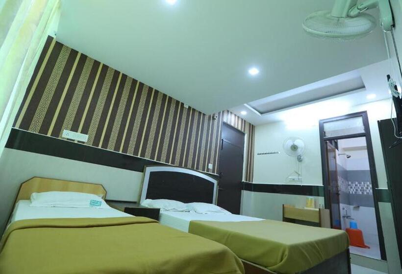 חדר סטנדרט לשלושה, Embassy