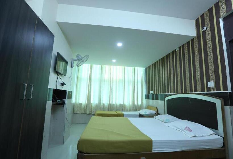 חדר סטנדרט לשלושה, Embassy