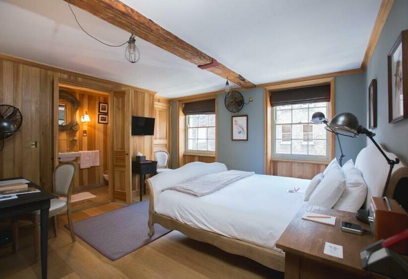 اتاق استاندارد, The Grazing Goat