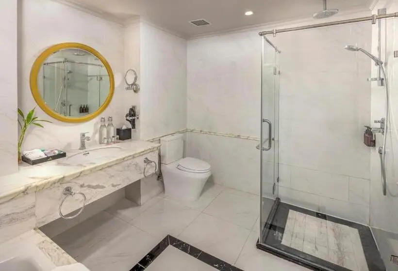 اتاق لوکس با چشم‌انداز دریا, Melia Vinpearl Cua Hoi Beach Resort