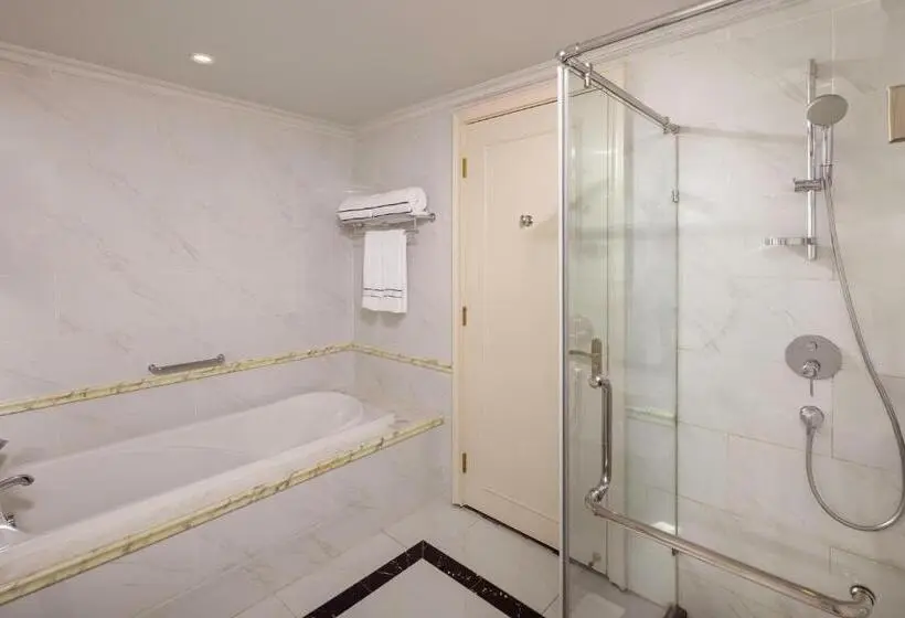 اتاق لوکس با چشم‌انداز دریاچه, Melia Vinpearl Cua Hoi Beach Resort