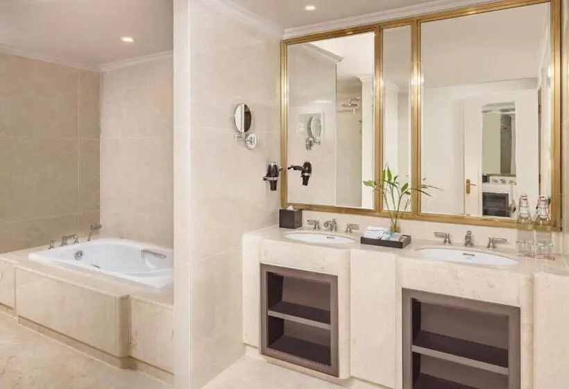 سوییت با چشم‌انداز دریا, Melia Vinpearl Cua Hoi Beach Resort