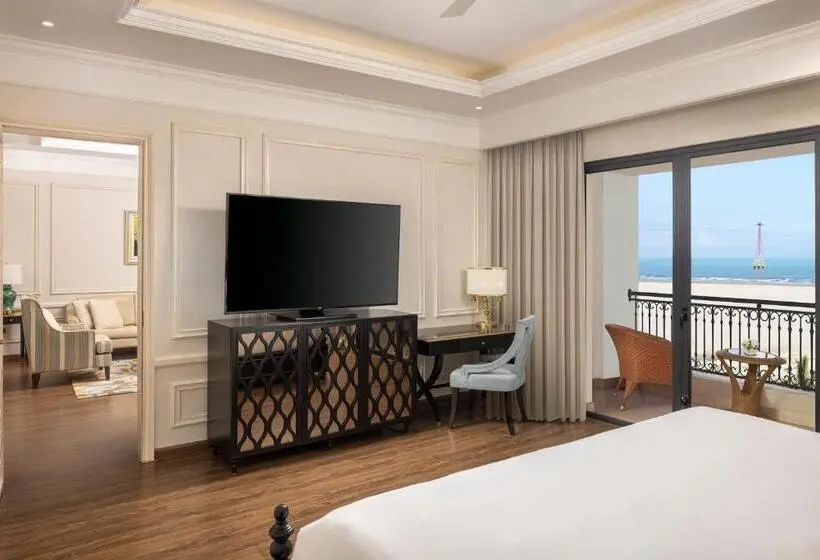 سوییت با چشم‌انداز دریا, Melia Vinpearl Cua Hoi Beach Resort