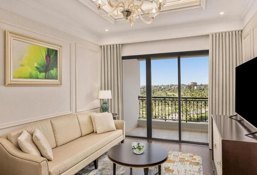 سوییت با چشمانداز باغ, Melia Vinpearl Cua Hoi Beach Resort
