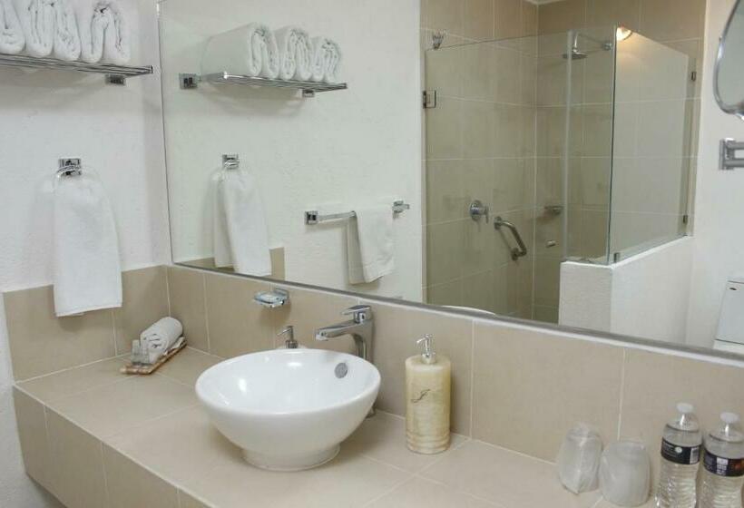 キングサイズベッドのスタンダードルーム, Radisson Hotel Cuernavaca