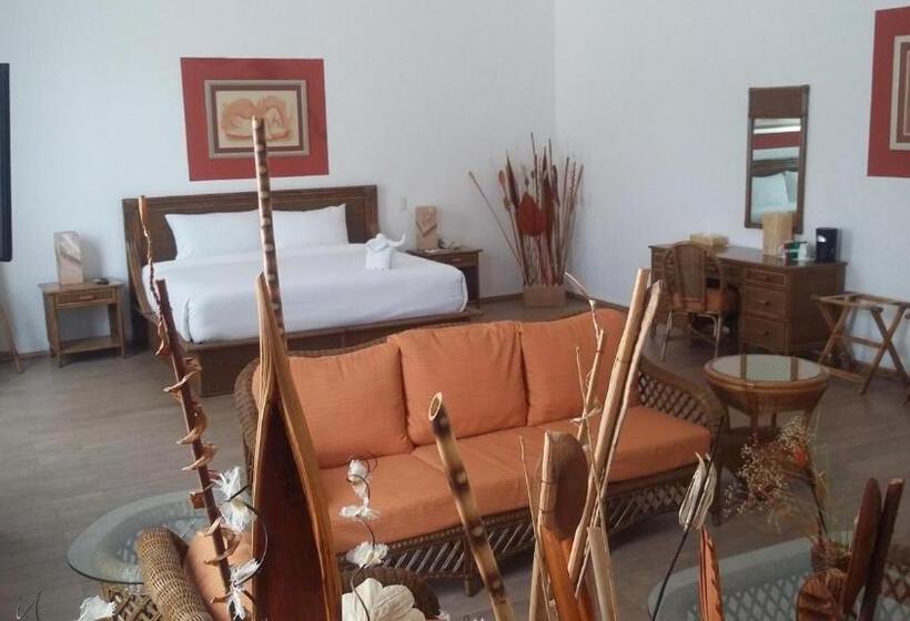 Люкс Deluxe Кровать Кинг, Radisson Hotel Cuernavaca