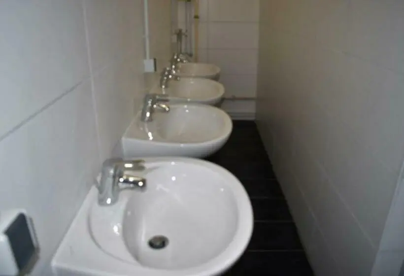 バスルーム共有のトリプルスタンダード, Monteurzimmer Kirchheim Teck